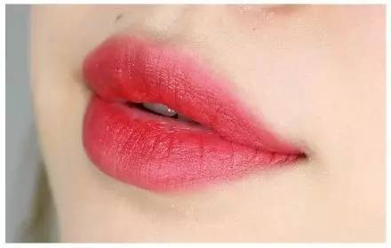 没有水红色口红，都不敢说今年时髦过！