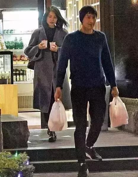 从面瘫视帝到哭戏之王，曾被骂丑八怪的他，不但演技了得，还娶了国民女神！