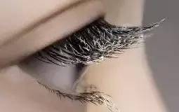 维生素e擦睫毛一段时间能变长吗,睫毛变长的小妙招全部