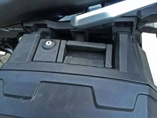 最新豪爵铃木dl250评测视频,18年的豪爵铃木dl250值得买吗