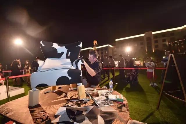 我的家里来了一群爱*猫猫躲**的米奇米妮，你能帮我找找它们在哪吗？