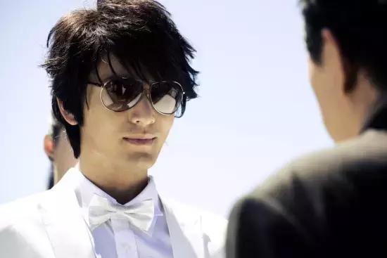 偶像包袱碎一地的明星,黄晓明甩掉偶像包袱开启自黑模式