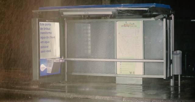 震惊！巴西的公交站牌居然会“吐”矿泉水！