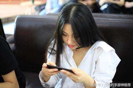女人玩王者荣耀都在想什么,女生打王者荣耀用什么