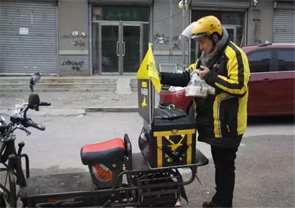 当美团外卖员一个月的工资,做美团外卖员一个月能挣多少