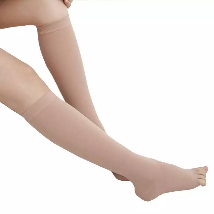 腿上的青筋弯曲是静脉曲张吗,腿上好多青筋是静脉曲张前兆吗