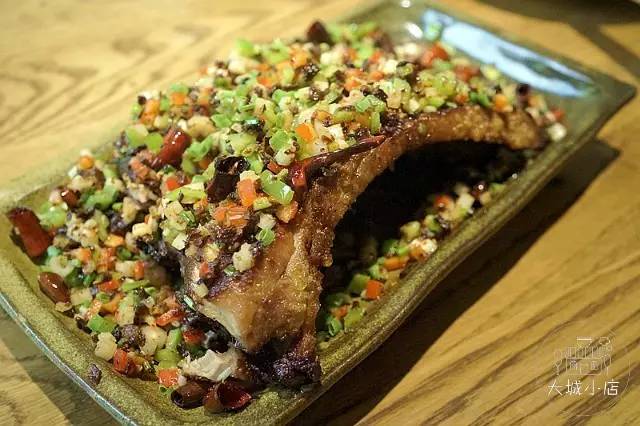 吃菌子中毒的小人是什么样子,吃菌子看见的小人是真实存在的吗