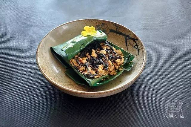 吃菌子中毒的小人是什么样子,吃菌子看见的小人是真实存在的吗