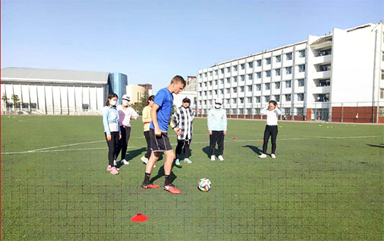 2017年全区体育、英语、学前教育专业在校大学生足球专业培训火热进行中