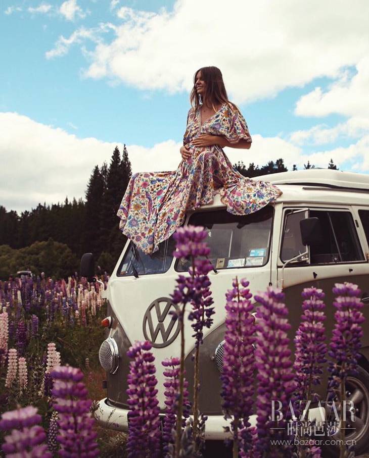 旅行照这么摆pose就很好看,出门旅游拍照姿势ins