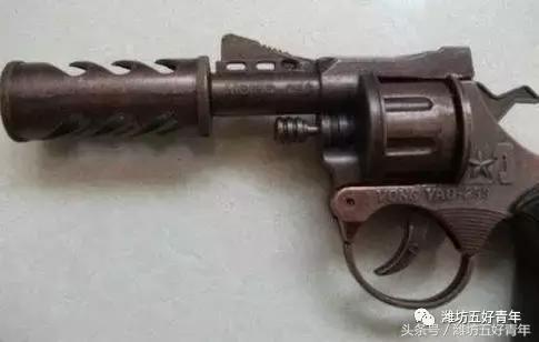 小时候玩的硬塑料子弹手枪,小时候玩的五款手枪