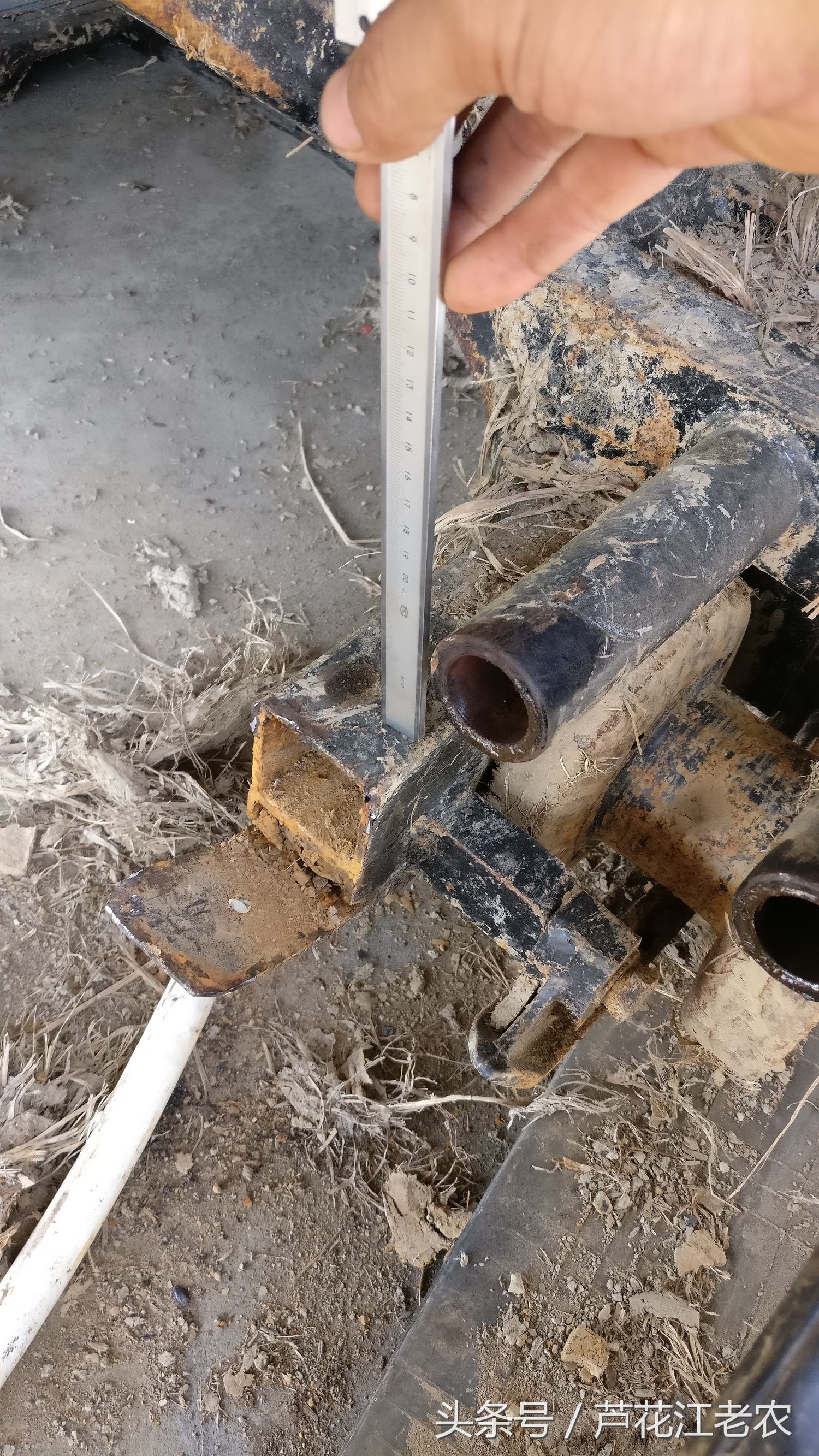 福田玉米收割机大轮改履带,福田gr70履带收割机