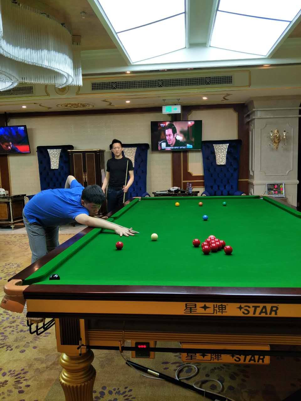 很帅的女的打台球的,听说打篮球的男生都很帅