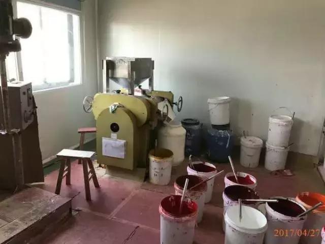 你往嘴上涂的资生堂、NARS、伊蒂之屋可能是假的!制作过程看吐了