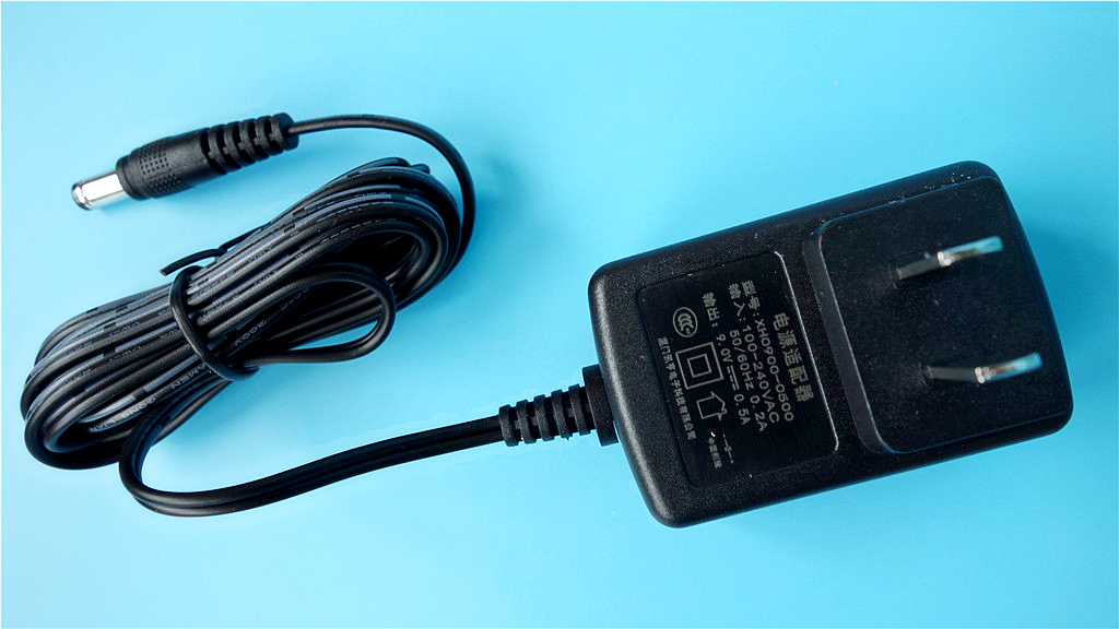 行进、踢球、摇头晃脑样样行，DIY、编程、智能交互个个棒