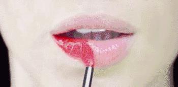 怎样涂口红不会掉,正确涂口红且不掉的方法