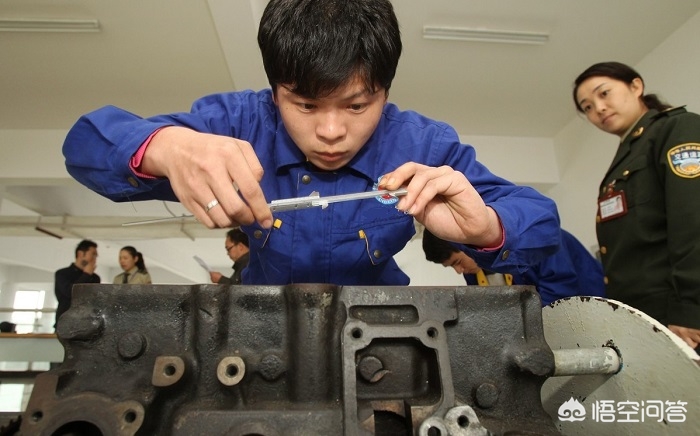 初中毕业和高中毕业读大专一样吗,初中毕业上的大专是全日制大专吗