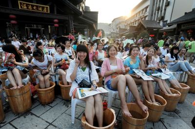 湿气重的危害你知道多少,教你一招辨别体内湿气