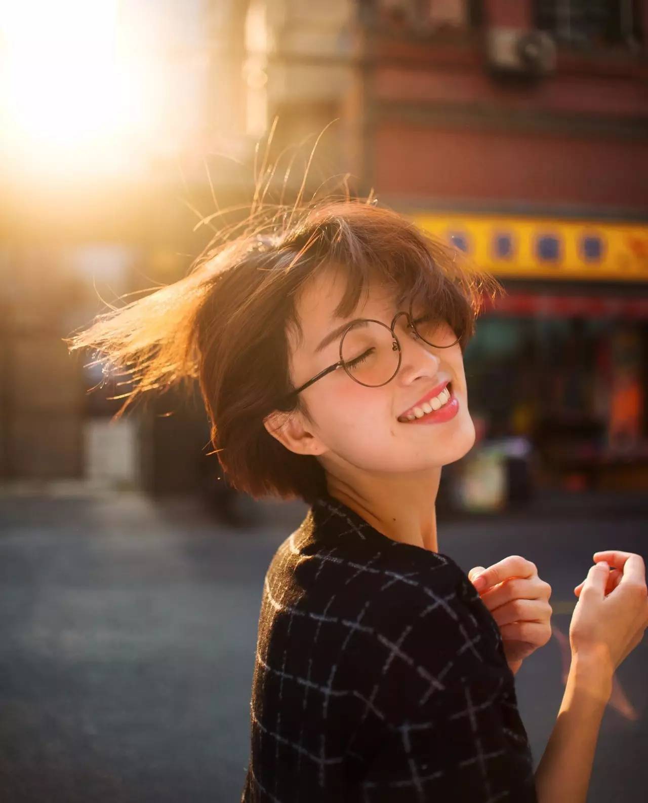 发量多简单又好看的头发造型教程,如何拍头发发丝好看