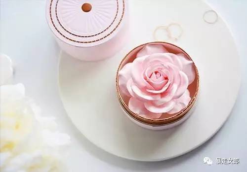 男生也可以看(追女秘诀)!国内外网红模特都喜欢的高颜值化妆品系列,价不在高有颜则好