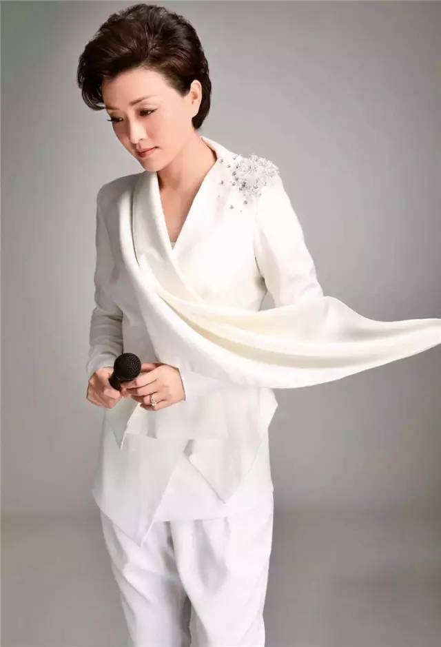 LifeAsBarbie|杨澜我们可以成为更优秀的人