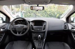 香港与大陆一路之隔,香港大陆两地车