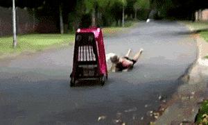 搞笑gif趣图这是真把姑娘惹怒了啊,三个二货搞笑图片