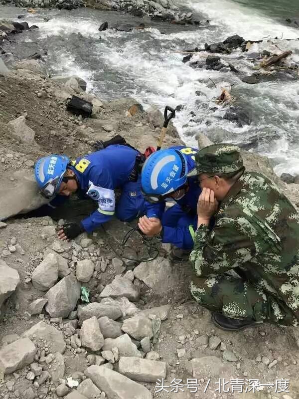 深度报道茂县垮塌“头七”祭拜日：72小时救援，在希望中等来诀别