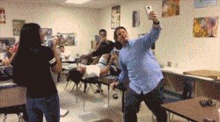 怎样偷偷亲女朋友,偷偷亲女生女生会生气吗