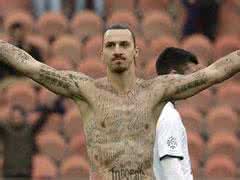 足坛历史上唯一没有纹身的球员,足球哪几位球员有纹身