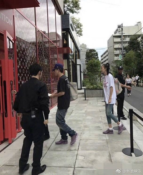 lv联名supreme火爆程度,lvxsupreme衬衫