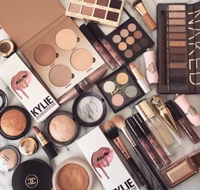 国外化妆品到国内价格会差多少,国外化妆品和国内的区别