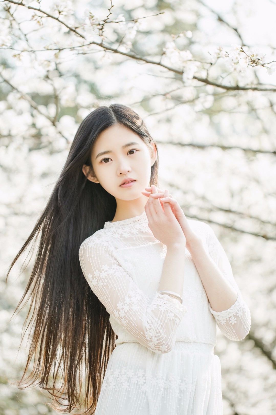 发量多简单又好看的头发造型教程,如何拍头发发丝好看