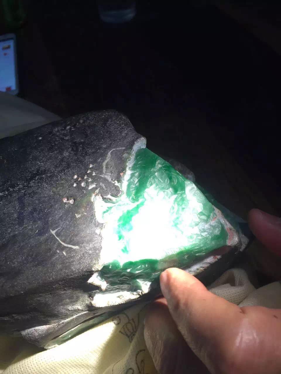 戴了三年玉镯子碎了是什么征兆,戴了3年的玉镯掉地上碎了