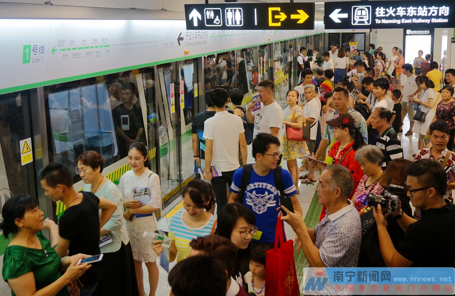 南宁江南万达广场开业堵成狗！你还会再去第二次吗？没想到一大批人竟这样回答