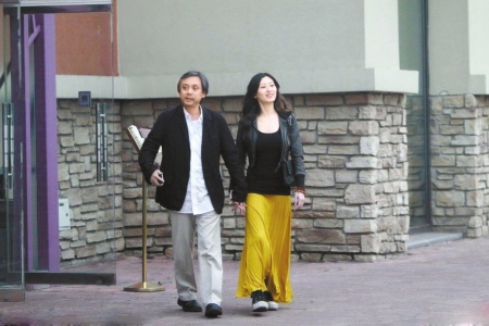 她与周星驰合拍电影:丈夫是著名导演,离异后前夫与妙龄女郎秀恩爱!