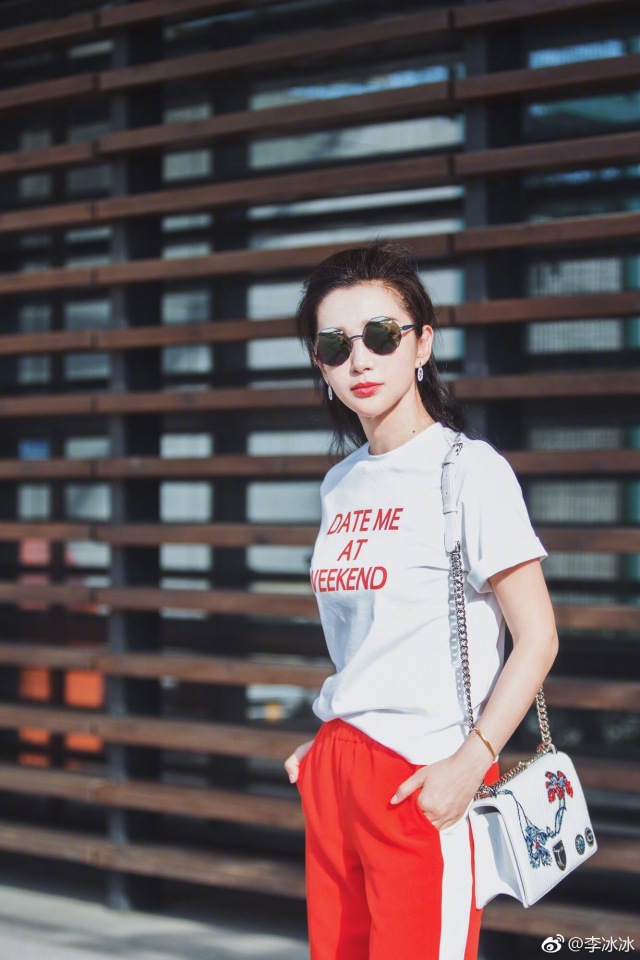 邓紫棋被反锁在厕所，何炅曾在节目中全程叫错陈冠希的名字，明星都有什么尴尬事？