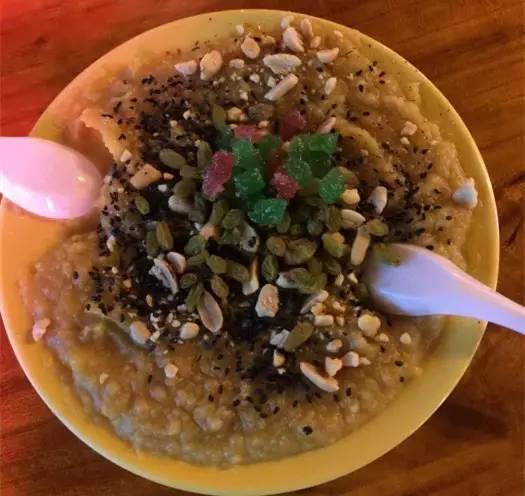 开封鼓楼广场离鼓楼夜市近吗,开封鼓楼夜市营业到几点