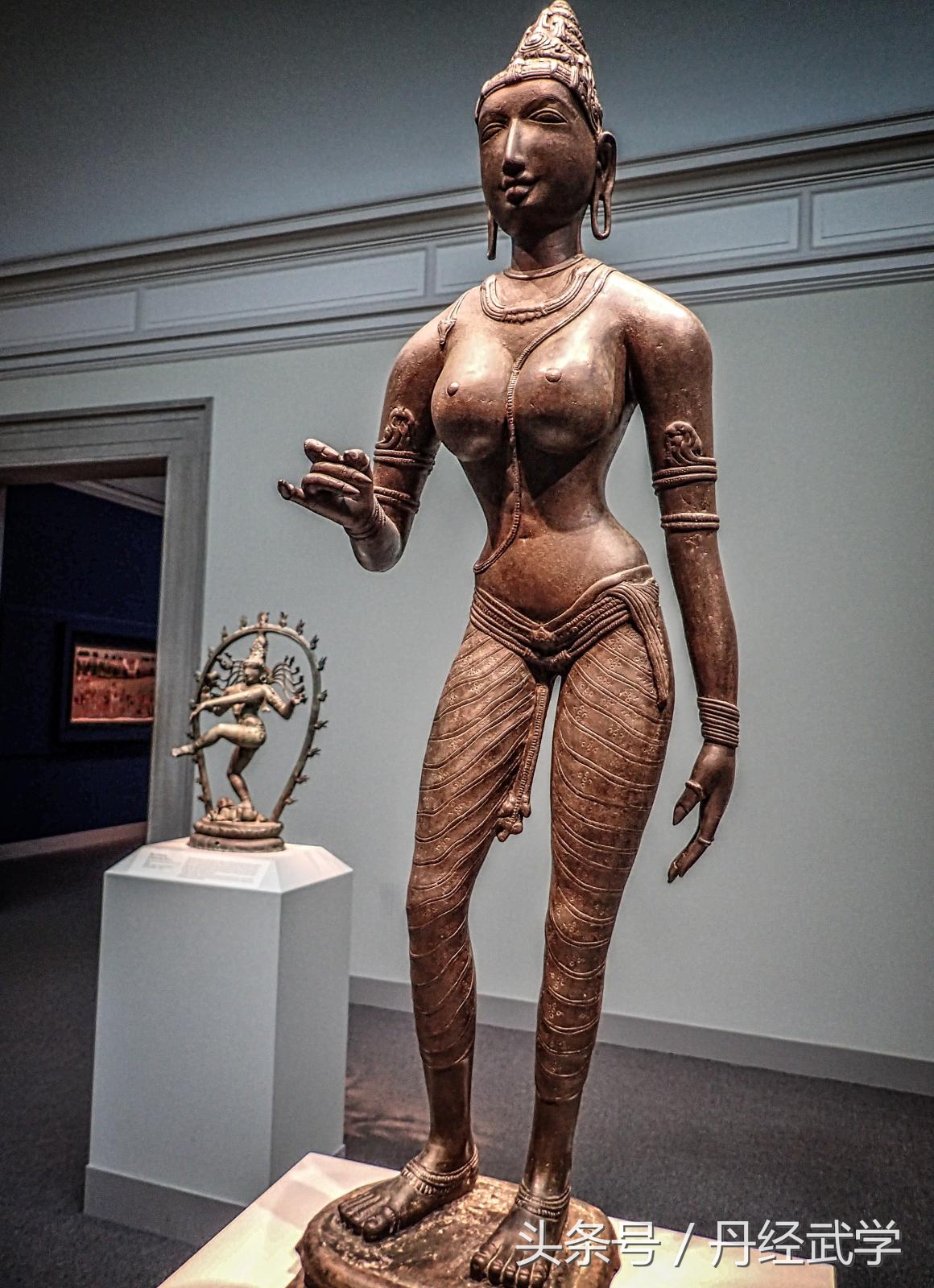 印度主神湿婆创造了瑜伽体式,印度瑜伽之光