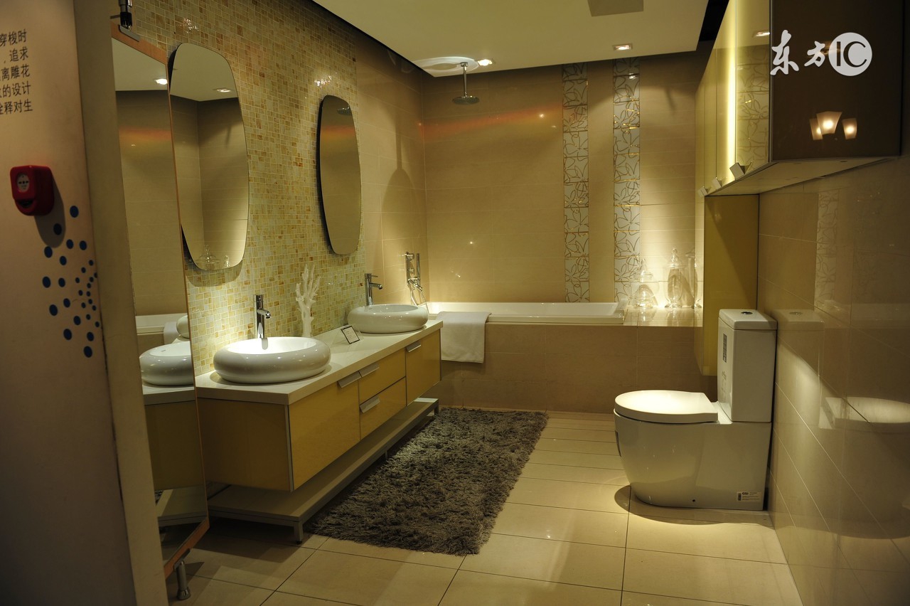 地垫用久了粘住地板如何处理,客厅地垫踩脏了怎么办