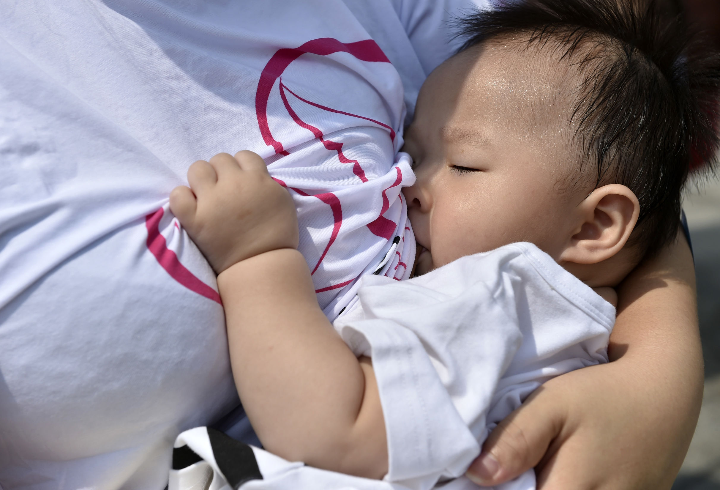 别被忽悠,什么情况下不能继续喂奶