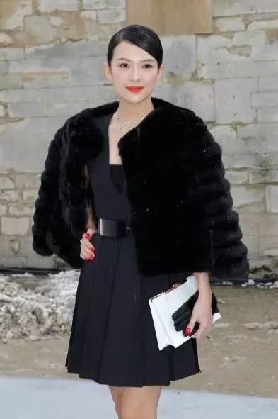 章子怡巴黎时装周白色休闲,章子怡米兰时装周白色裤裙