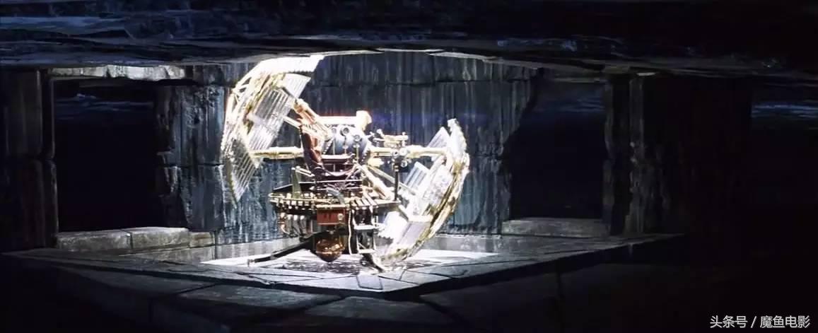 这部穿越时空的科幻片，预言了80万年后人类的进化形态，原著比广义相对论还早20年