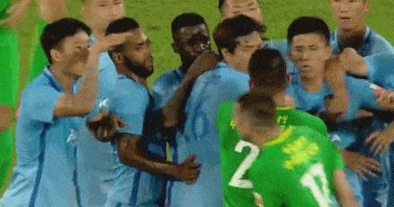 中超最新积分榜上海双雄受挫,中超十大冲突名场面