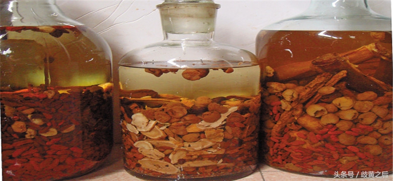 爱酒之人总是自己泡药酒，但药酒的功效您真不一定知道