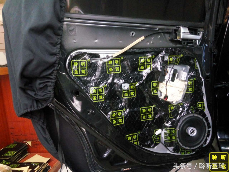 经典福特福克斯的原车音响换装、门板隔音之旅不过两千元的改装,给有需求的自己!