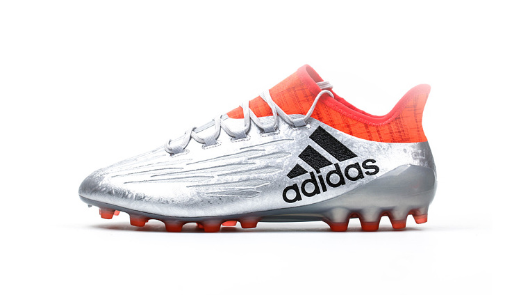 足球鞋材质小科普,最实用脚感最好的足球鞋