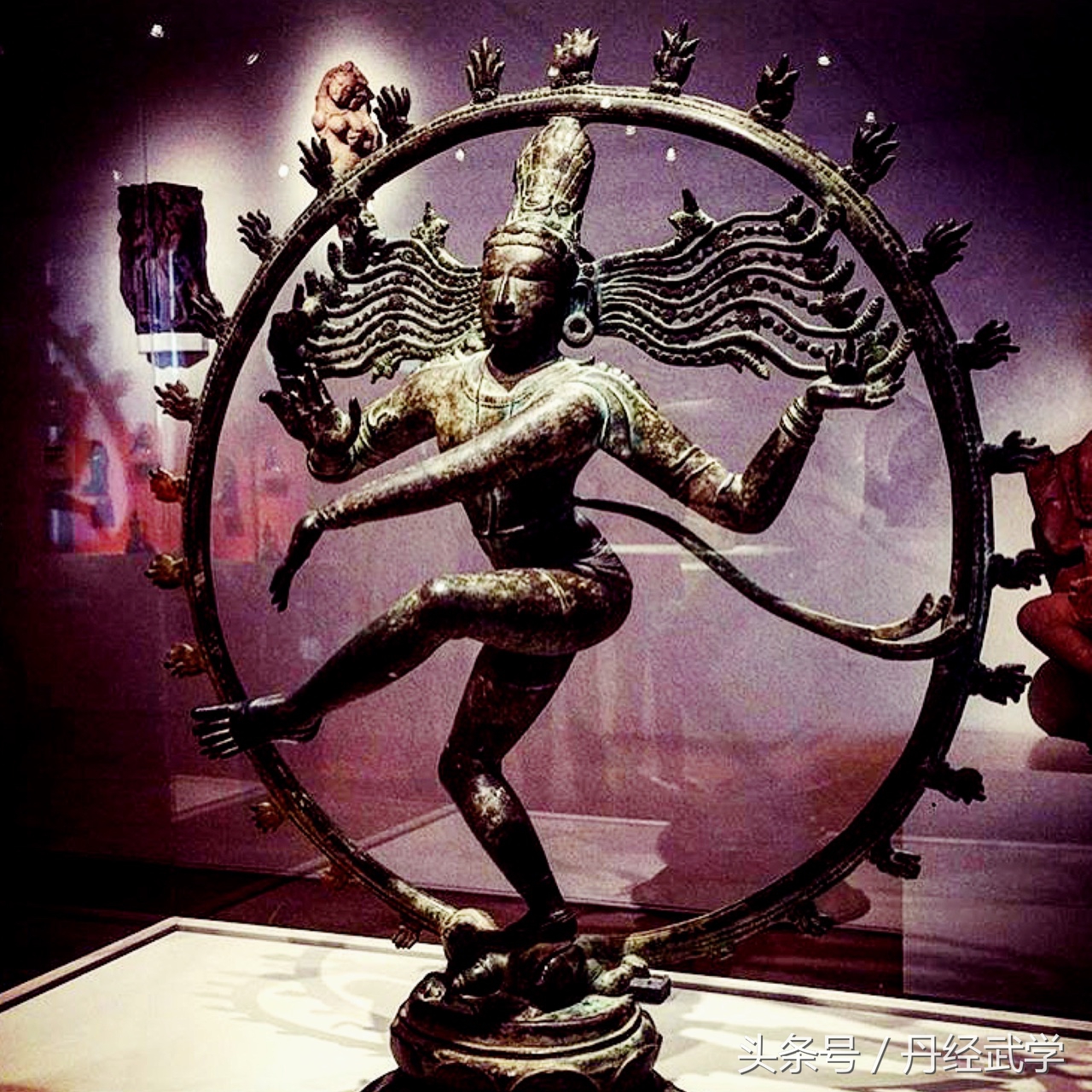 印度主神湿婆创造了瑜伽体式,印度瑜伽之光