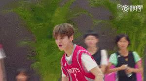 鹿晗打篮球集锦,鹿晗巅峰时期有多夸张打篮球