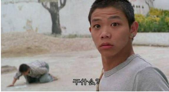 周星驰电影吴孟达被雷倒的场面,周星驰吴孟达审死官片段